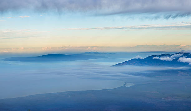 ~의 뷰 마우이 메트로폴리스 할레아칼라 국립공원 크레이터, 마우이, 하와이 - haleakala national park haleakala crater sunrise mountain 뉴스 사진 이미지