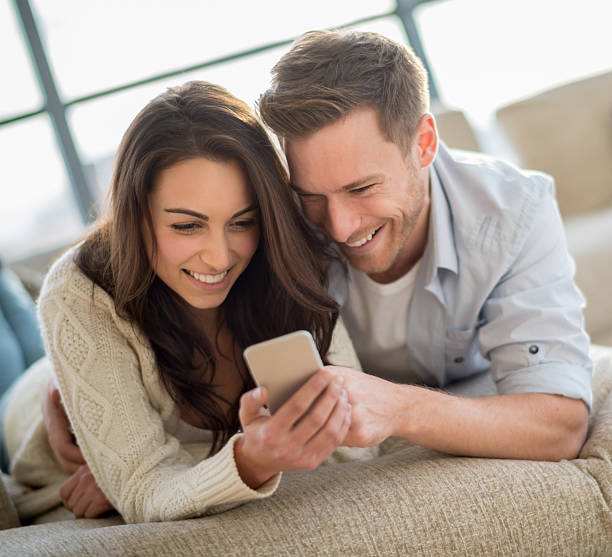 istock Couple texting on the phone 529095489