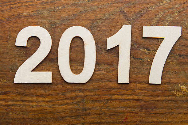 istock 2017 text on plank wood XXXL 529096057