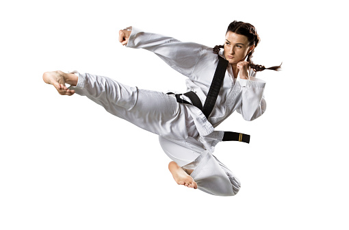 Hembra profesional de karate fighter Aislado en blanco photo