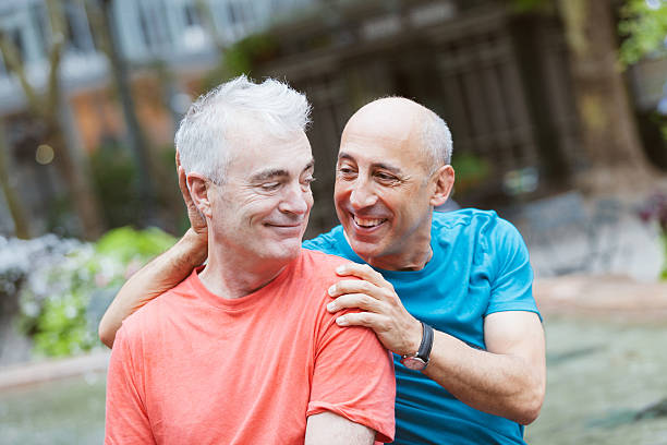 게이 커�플입니다 파크 뉴욕 - gay man couple lifestyles homosexual 뉴스 사진 이미지
