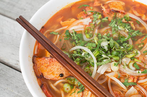 central vegetariana quente e picante sopa vietname - asian cuisine food asian ethnicity vietnamese cuisine imagens e fotografias de stock