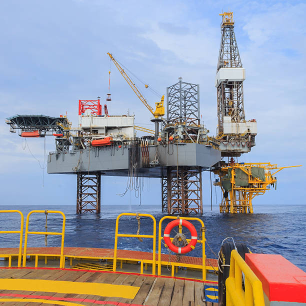 istock Offshore Jack Up Drilling Rig Over The Production Platform 529117095
