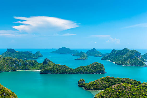 małe wyspy w tajlandii ang thong national marine park - ang thong islands zdjęcia i obrazy z banku zdjęć