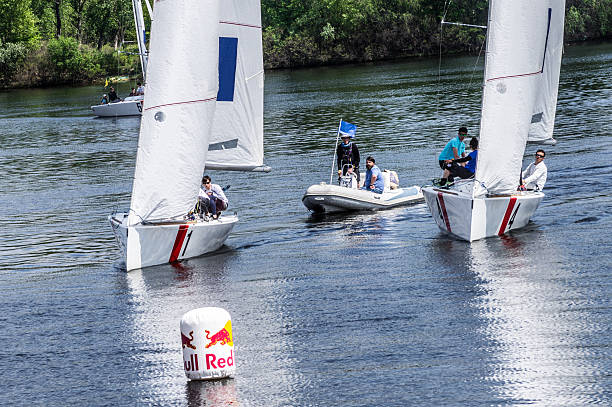 jacht konkurencji w akcji - regatta sports race sailing nautical vessel zdjęcia i obrazy z banku zdjęć