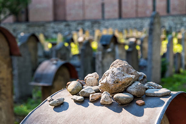 cemetry - east european jewish fotografías e imágenes de stock