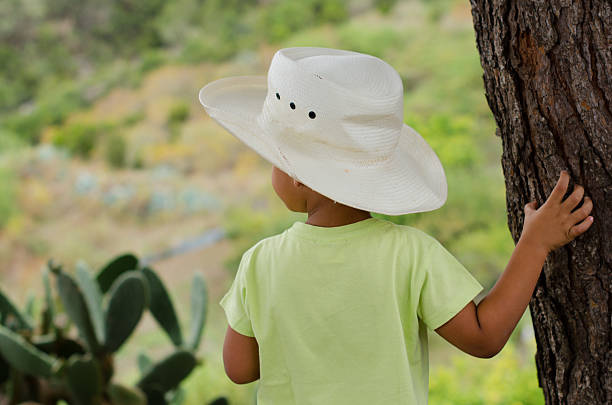 istock Child admiring nature 529177141