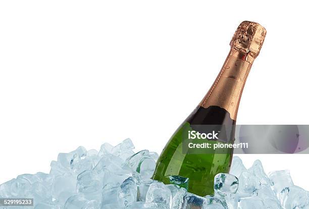 Botella De Champán Foto de stock y más banco de imágenes de Acontecimiento - Acontecimiento, Bebida, Celebración - Ocasión especial