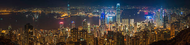 hong kong golden city illuminato grattacieli e del porto di notte, cina - admiralty bay foto e immagini stock