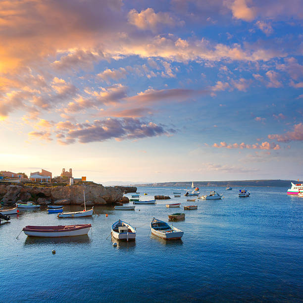 ilhas tabarca barcos em alicante espanha - island of tabarca imagens e fotografias de stock