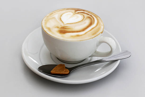 kaffeetasse mit herz - biscotti coffee cappuccino latté stock-fotos und bilder