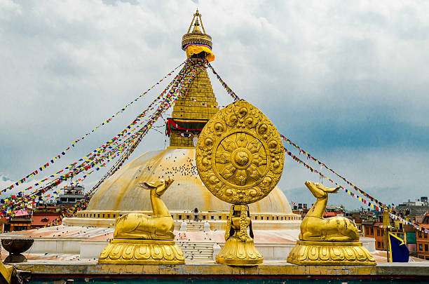 bouddhanath stupa de katmandou. népal - tantric buddhism photos et images de collection