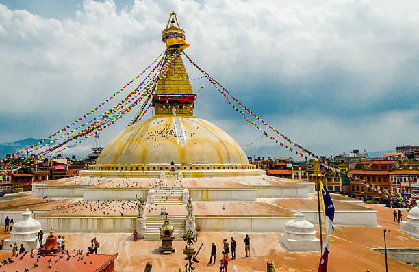 bouddhanath stupa de katmandou. népal - tantric buddhism photos et images de collection
