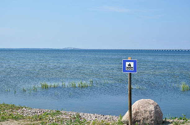 istock Sign for dog bath beach 529327265
