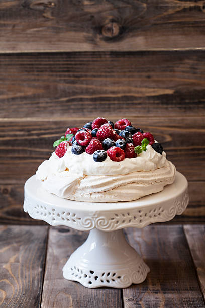 Pavlova Pavlova cake with fresh berries pavlova stock pictures, royalty-free photos & images