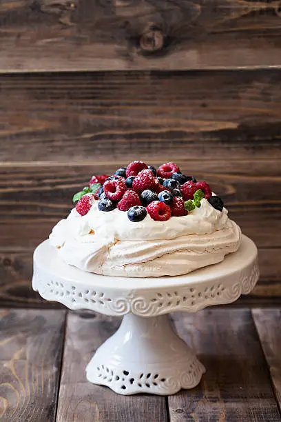 Pavlova cake with fresh berries