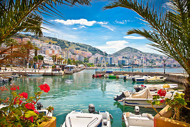 saranda puerto en la costa del mar jónico. albania. - watersports centre fotografías e imágenes de stock