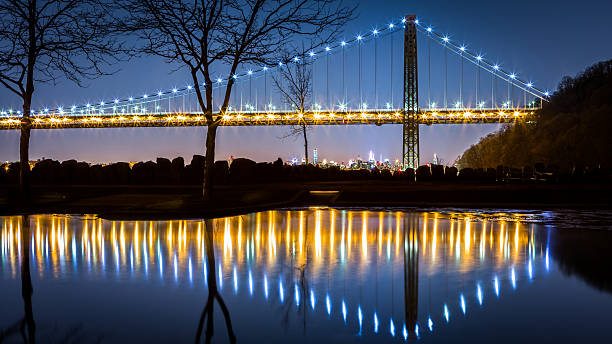 George Washington Bridge by night George Washington bridge by night reflected in a pool of water in Ress Dock picnic area, New Jersey gwb stock pictures, royalty-free photos & images