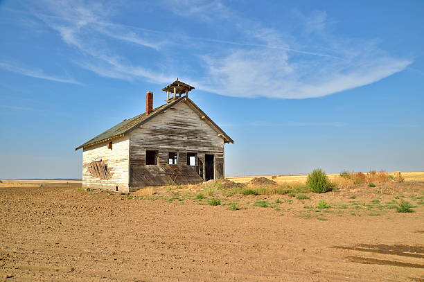 istock Abandoned Rural Schoolhouse 529386557