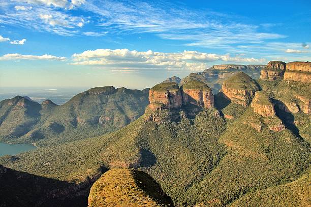 3 つの rondavels ,南アフリカ - limpopo province ストックフォトと画像