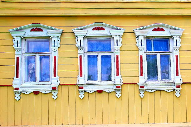 russian izba dacha windows dettaglio - izba foto e immagini stock