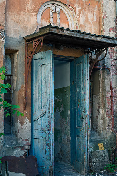 istock Shabby doors 529413188