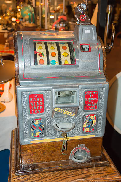 vintage nichel slot machine in condizioni eccellenti - nickel cent sign us coin old foto e immagini stock