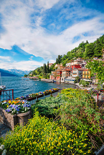 lago de como, itália - tourist resort lake italy scenics imagens e fotografias de stock