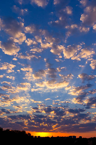 pôr do sol até tarde da noite - potsdam babelsberg fotos - fotografias e filmes do acervo