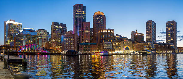 boston horizonte da cidade no rowes wharf - rowes wharf - fotografias e filmes do acervo