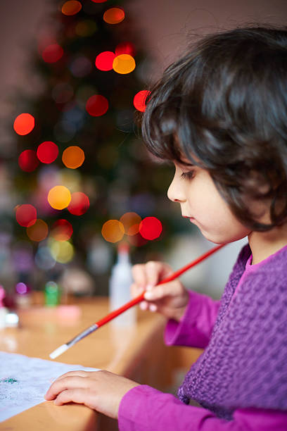 istock Girl Painting 529522277