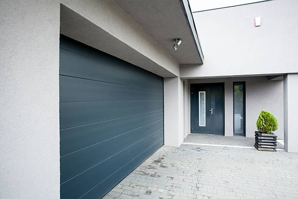 istock House with the garage 529555019