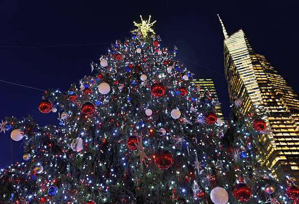 크리스마스 트리를 뉴욕시행 - christmas ornament christmas decoration multi colored large group of objects 뉴스 사진 이미지