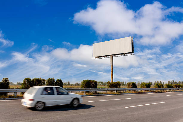 blank billboard - outdoor road - fotografias e filmes do acervo