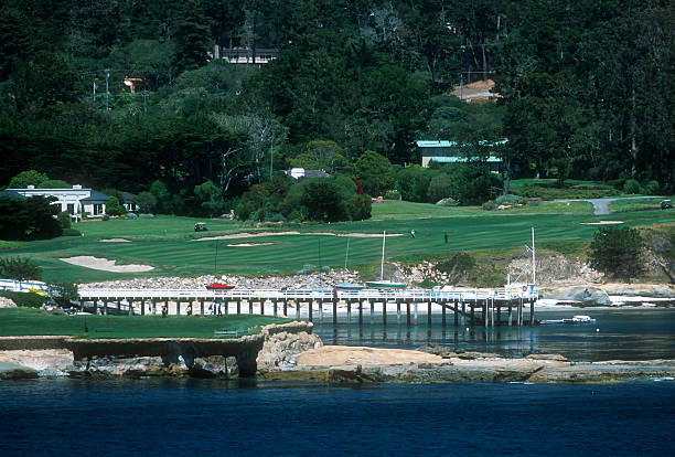 dock e campo da golf in california di monterey peninsula - pebble beach california california golf carmel california foto e immagini stock
