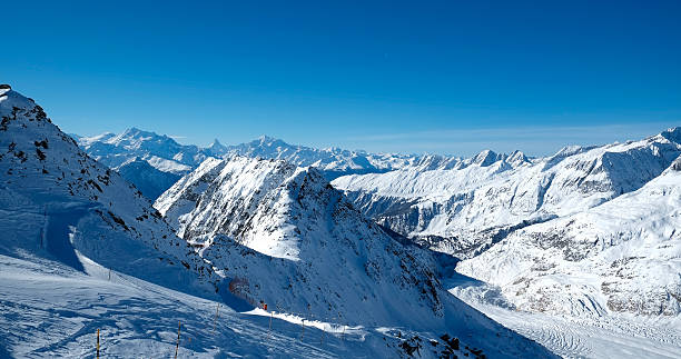 altesch-gletscher - serac stock-fotos und bilder