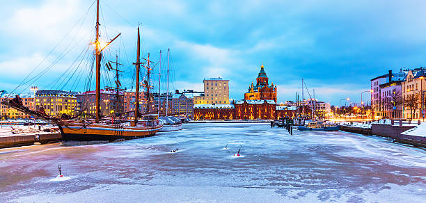 winter in helsinki, finnland - pier sea storm nature stock-fotos und bilder