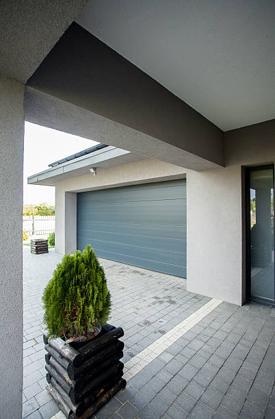 istock Entrance to the garage 529598173