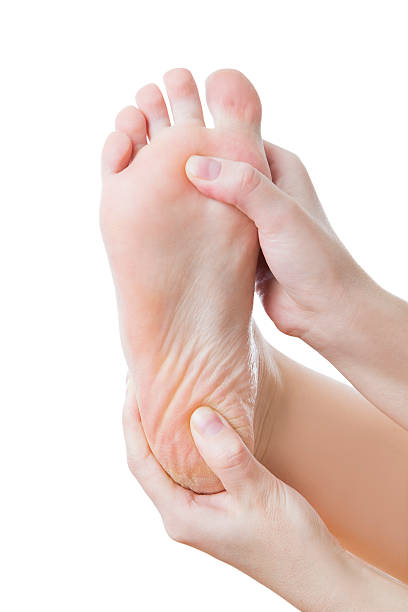 douleur dans le pied - reflexology massaging recovery sport photos et images de collection