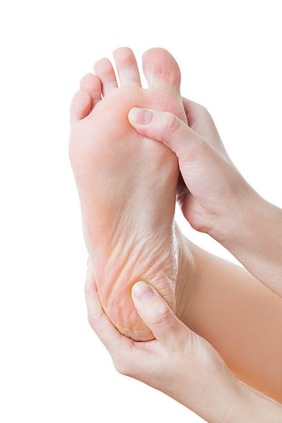 dor no pé feminino - reflexology massaging recovery sport imagens e fotografias de stock