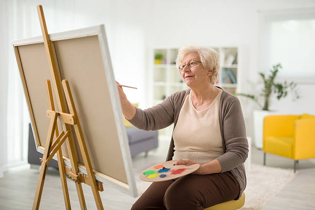 istock Mature lady painting on a canvas 529665172