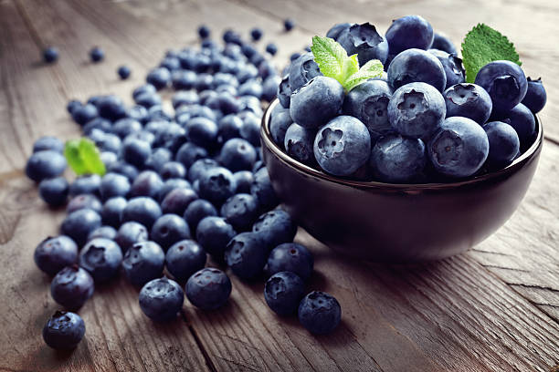 antioxidante orgánicos nutritivas de arándanos - arándano fruta fotografías e imágenes de stock