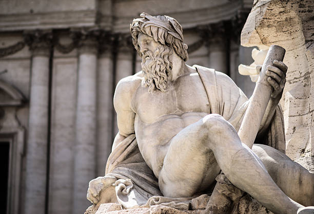статуя зевса в фонтан, пьяцца навона, рим, италия - piazza navona ancient old architecture стоковые фото и изображения