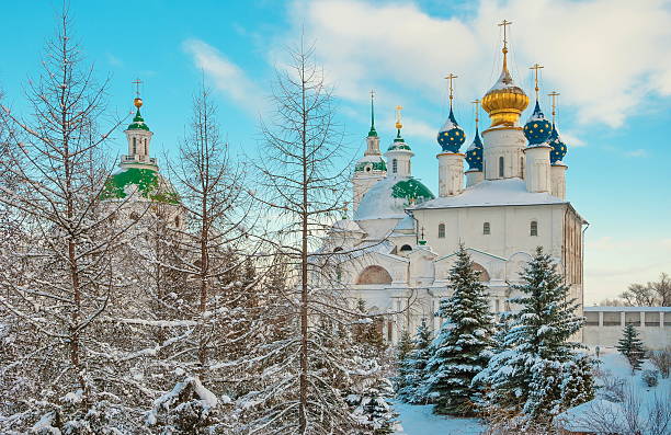 istock Rostov Veliky in winter 529689365