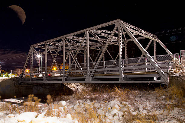 pont traversant hiver - oneida photos et images de collection