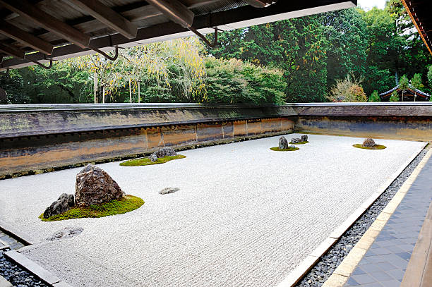 禅ロックガーデンで龍安寺 - royal enclosure ストックフォトと画像