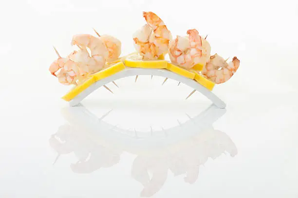 Prawn and lemon-slices in tooth picks