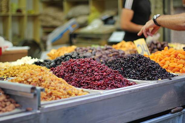 suszone owoce na sprzedaż w shuk - spice market israel israeli culture zdjęcia i obrazy z banku zdjęć