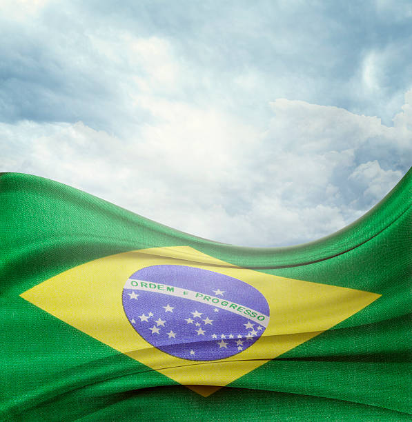 플랙 및 sky - 브라질 국기 뉴스 사진 이미지