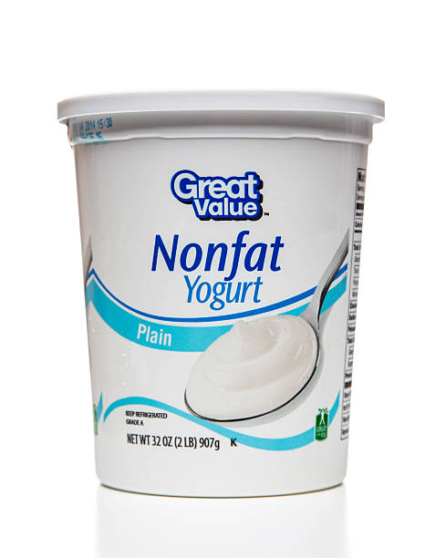 grande valor nonfat simples frasco de iogurte - yogurt container imagens e fotografias de stock
